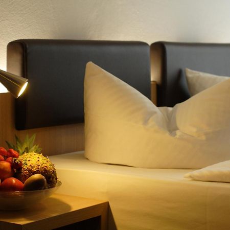 Hotel Hofgut Hohenkarpfen Hausen ob Verena Buitenkant foto