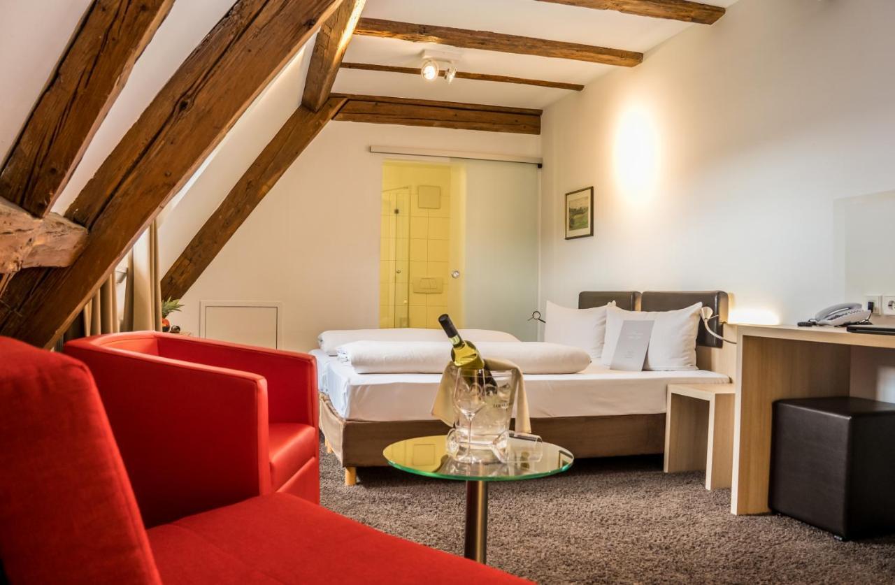 Hotel Hofgut Hohenkarpfen Hausen ob Verena Buitenkant foto