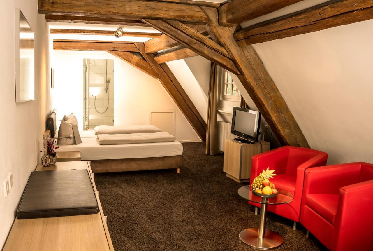 Hotel Hofgut Hohenkarpfen Hausen ob Verena Buitenkant foto