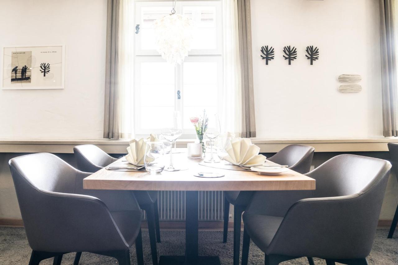 Hotel Hofgut Hohenkarpfen Hausen ob Verena Buitenkant foto