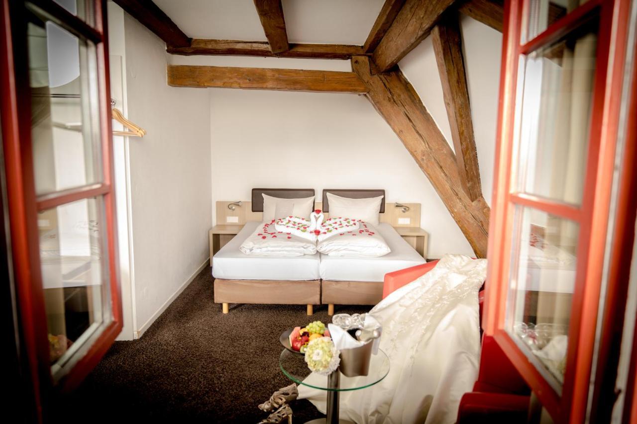 Hotel Hofgut Hohenkarpfen Hausen ob Verena Buitenkant foto