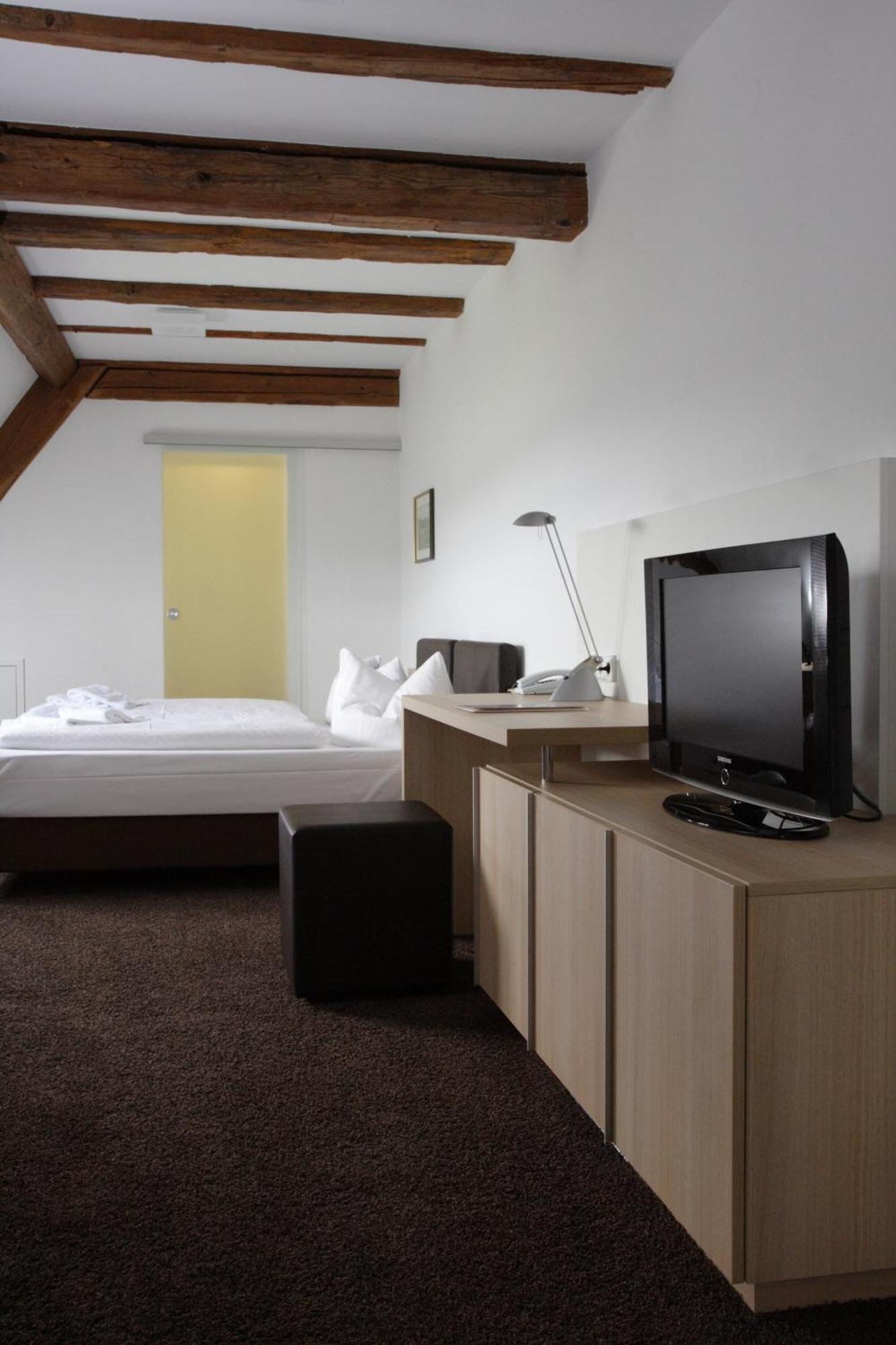 Hotel Hofgut Hohenkarpfen Hausen ob Verena Kamer foto