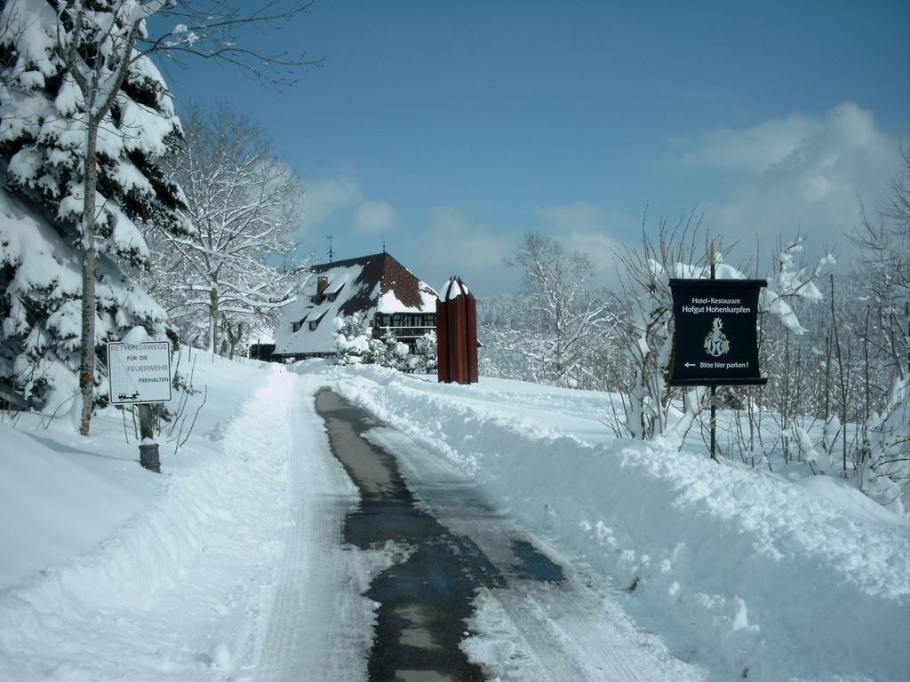 Hotel Hofgut Hohenkarpfen Hausen ob Verena Buitenkant foto