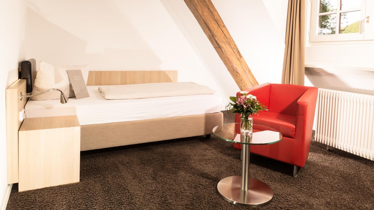 Hotel Hofgut Hohenkarpfen Hausen ob Verena Buitenkant foto
